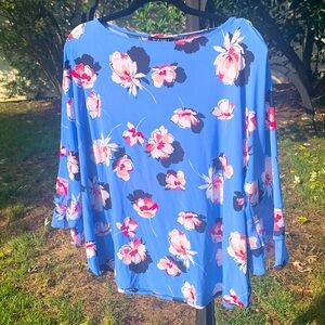 Lovely floral blue 3/4 sleeve blouse light weight excellent condition.
